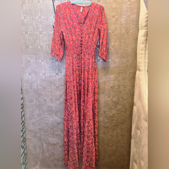 RAMBLING ROSE GOWN From the SPELL COLLECTIVE - Picture 3 of 10